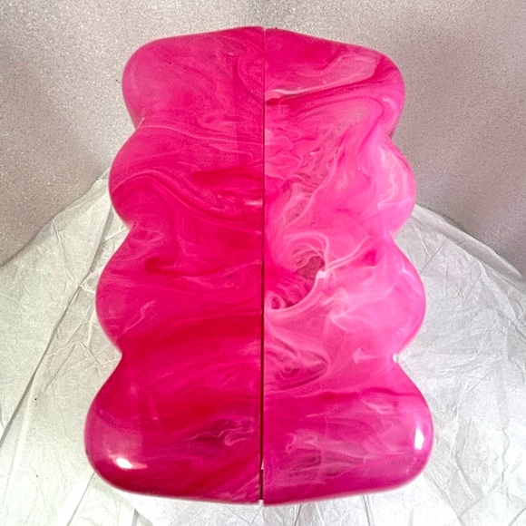 Cult Gaia Enid Box Clutch. Dragonfruit. - Picture 11 of 13